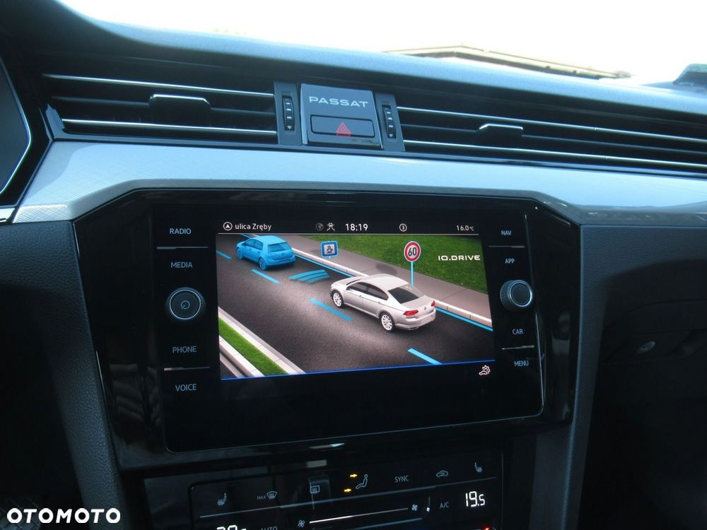 Volkswagen Passat - 23