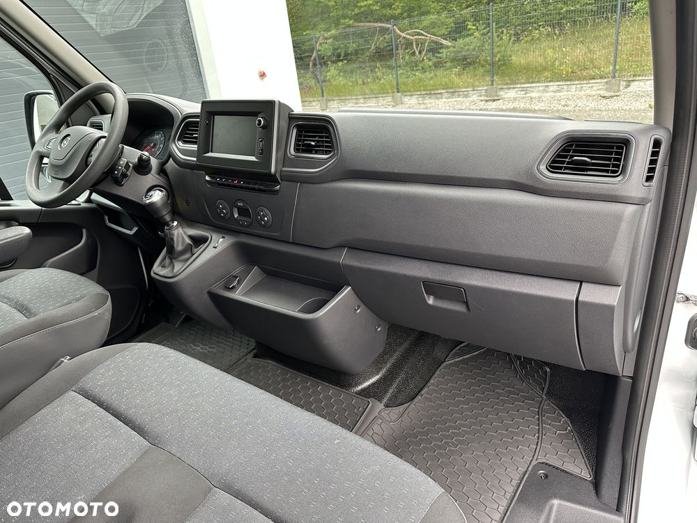 Iveco L4H2 Brygadowy 7 osób / Najbogatsza wersja wyposażenia / Koła bliźniacze / DMC 3500kg / Hak 3500kg / Niski przebieg / Salon PL / Stan jak nowy / Ładowność 904kg / FV23% - 28