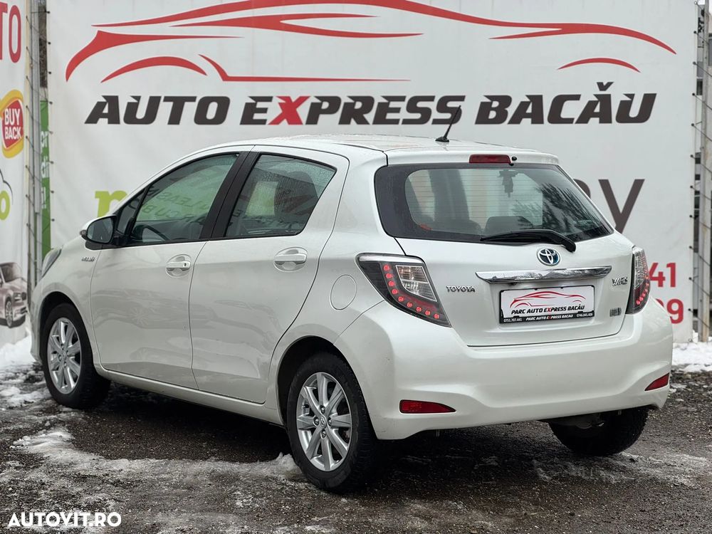 Toyota Yaris 1.5 VVT-i Lounge - 4