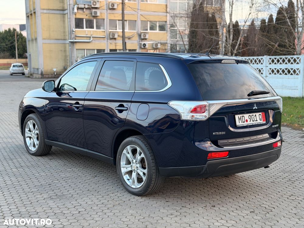 Mitsubishi Outlander 2.2 DI-D 4WD Automatik Edition+ - 4