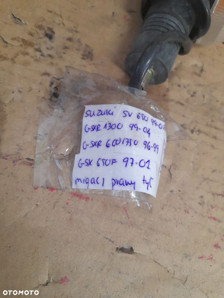 suzuki sv 650 1999 - 2002 GSXR migacz kierunkowskaz prawy tył - 2