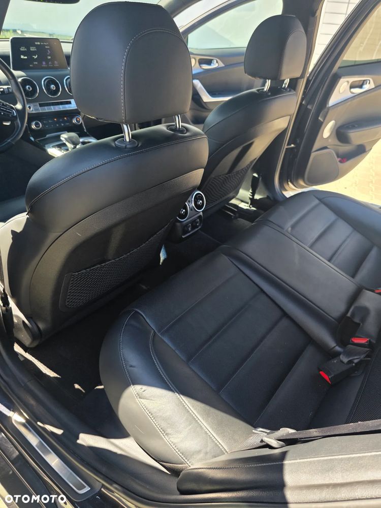 Kia Stinger 3.3 T-GDI V6 GT AWD - 14