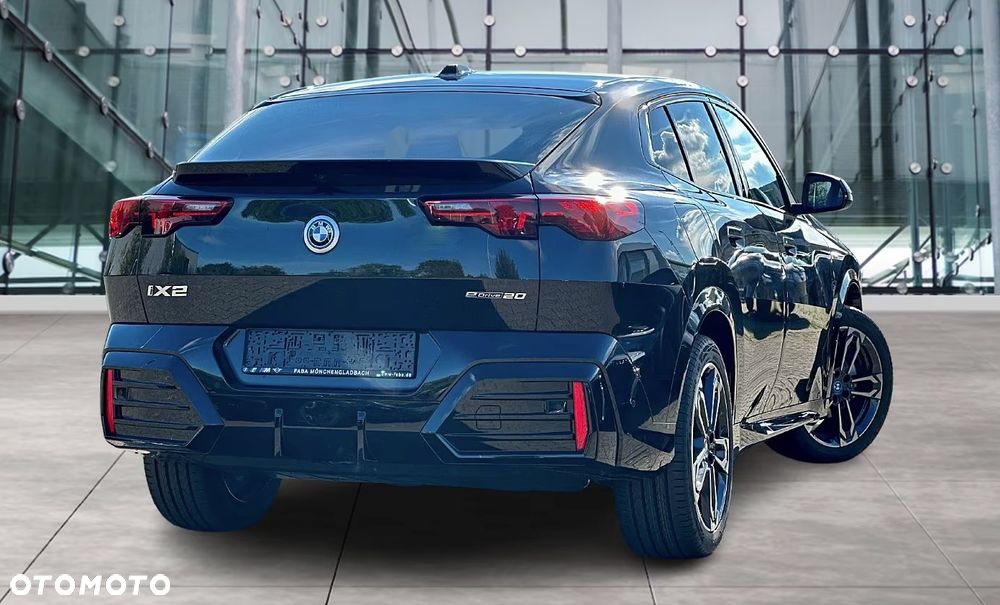 BMW iX2 eDrive20 66.5kWh M Sport - 3