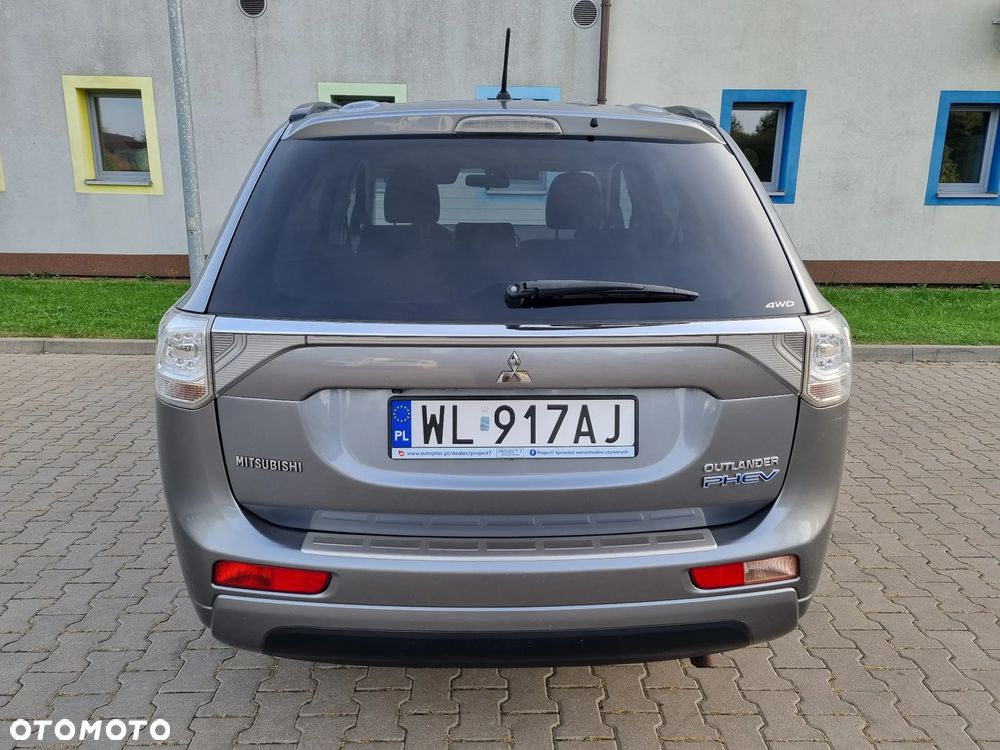 Mitsubishi Outlander Instyle NAVI + - 4