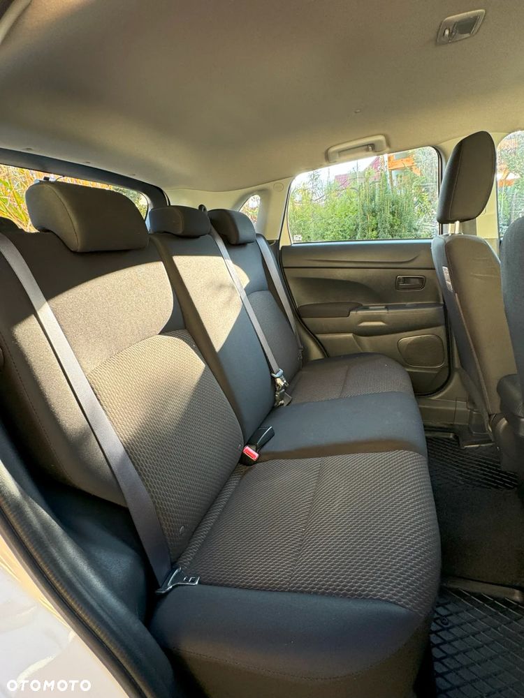 Mitsubishi ASX 1.6 Inform - 17