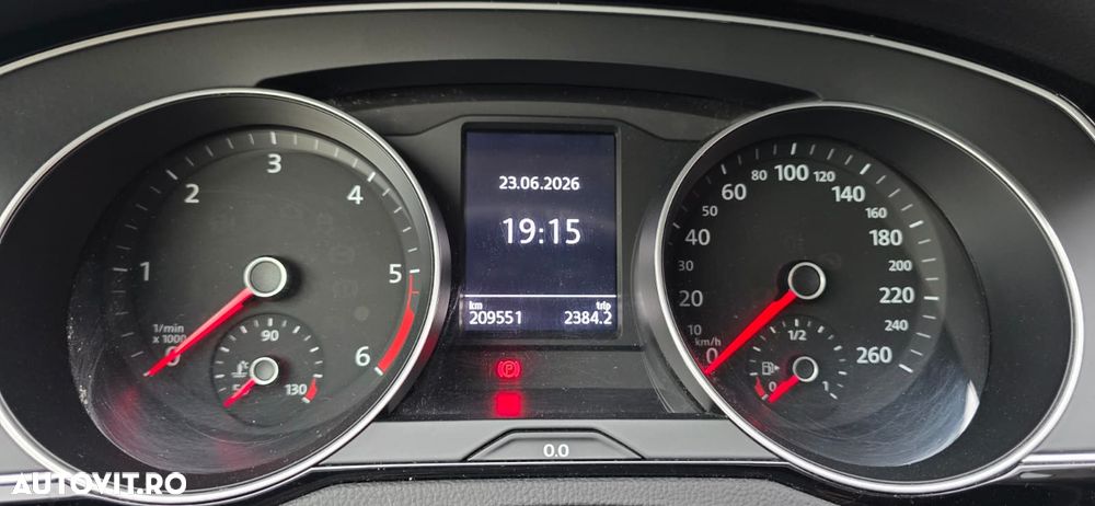 Volkswagen Passat - 11
