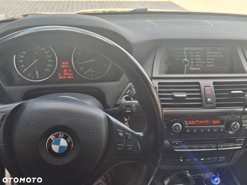BMW X5 5.0i xDrive - 14