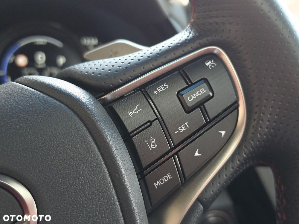 Lexus ES 300h F Sport Edition - 17