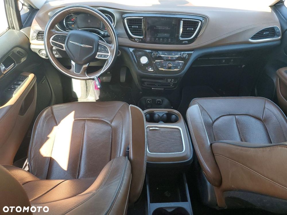 Chrysler Pacifica - 7