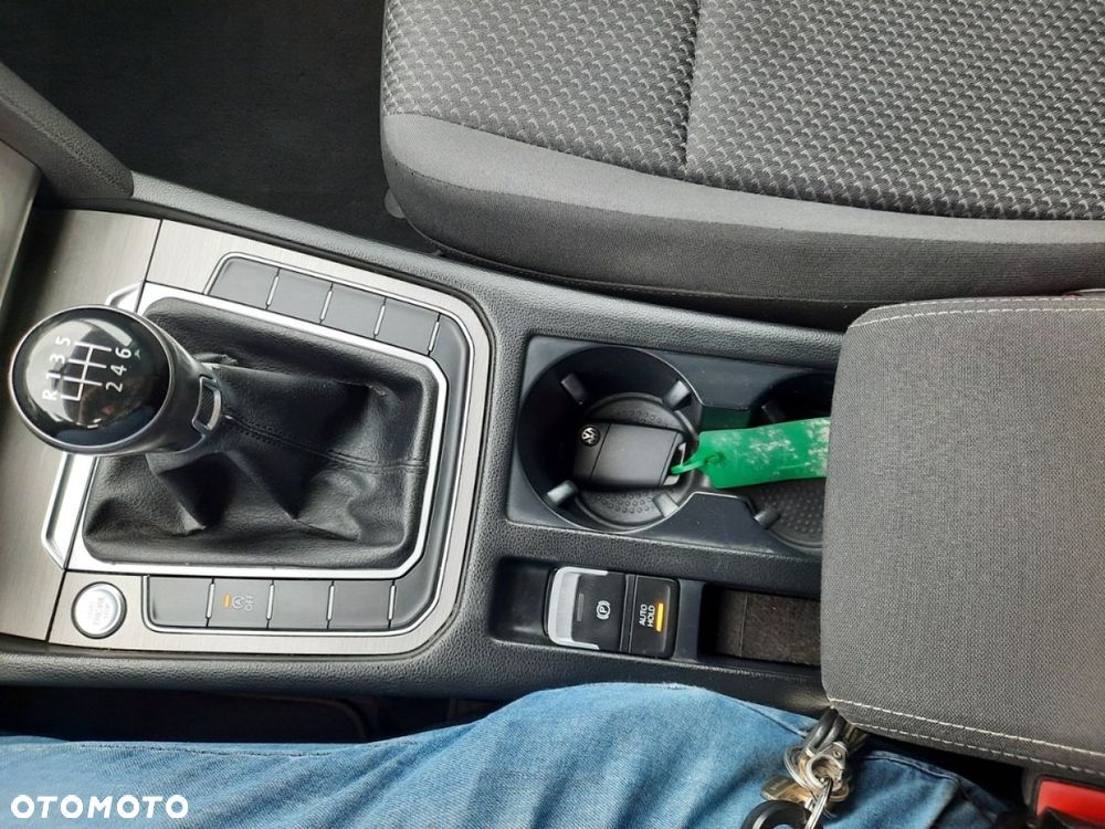 Volkswagen Passat - 36