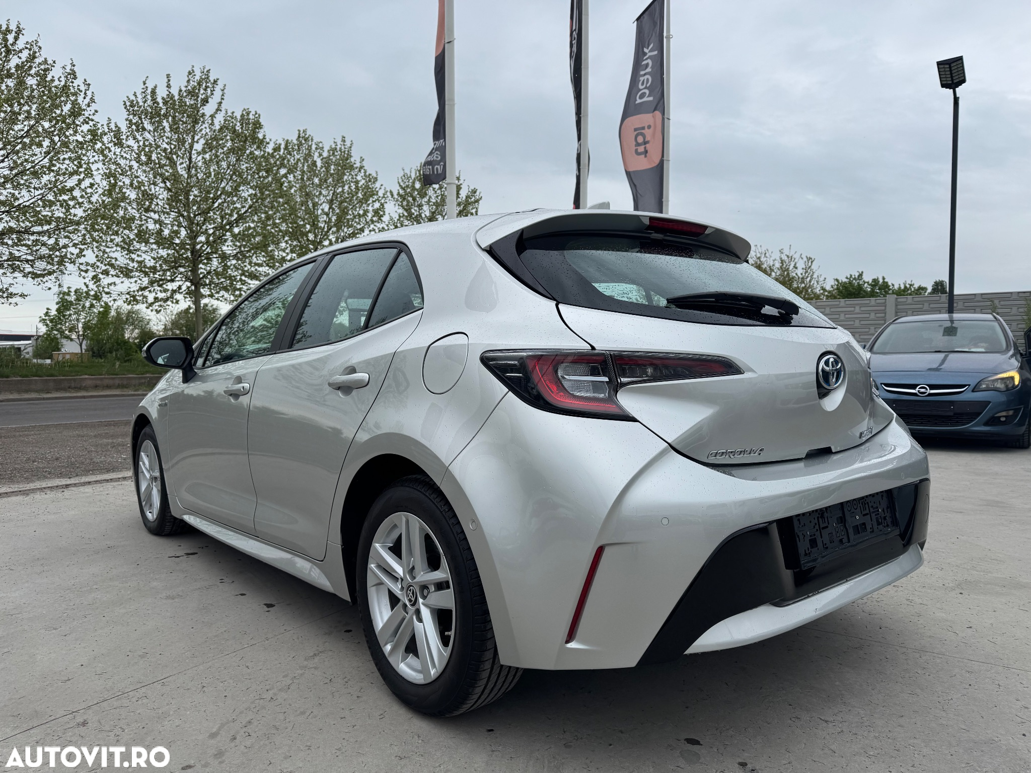 Toyota Corolla 1.8 HSD Business - 8