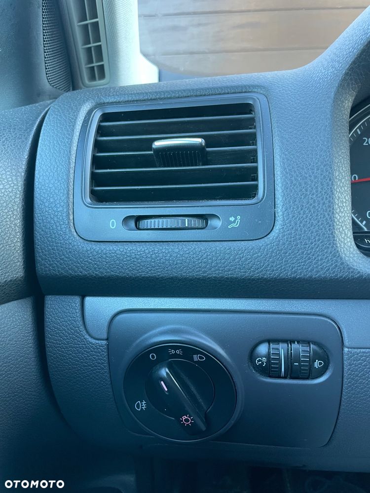 Volkswagen Golf - 17