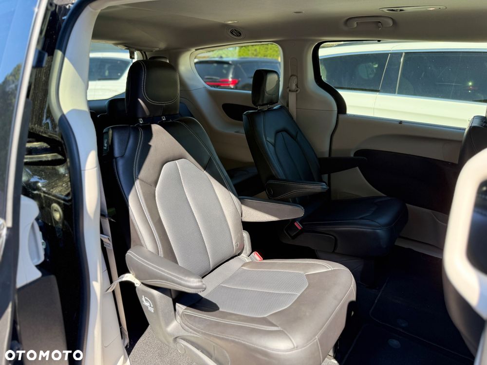 Chrysler Pacifica - 20