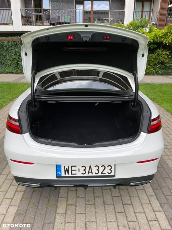 Mercedes-Benz Klasa E 220 d Coupe 4-Matic 9G-TRONIC - 38
