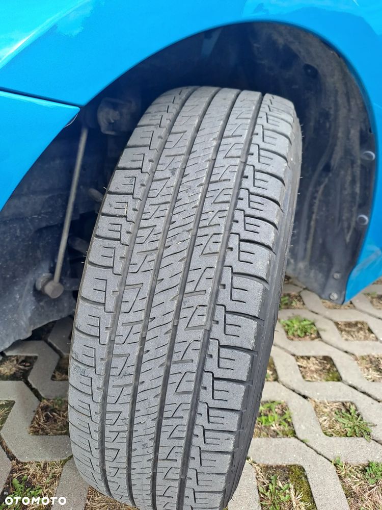 Toyota Prius 1.8 HSD Premium - 28