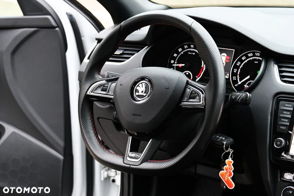 Skoda Octavia Combi 2.0 TDI DSG RS - 23