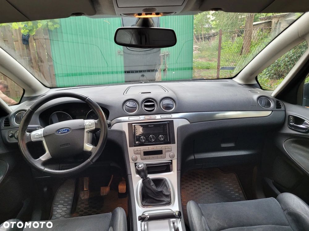 Ford S-Max - 11