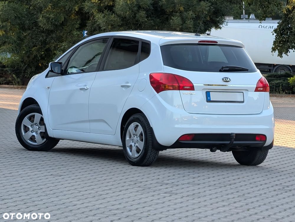 Kia Venga - 10