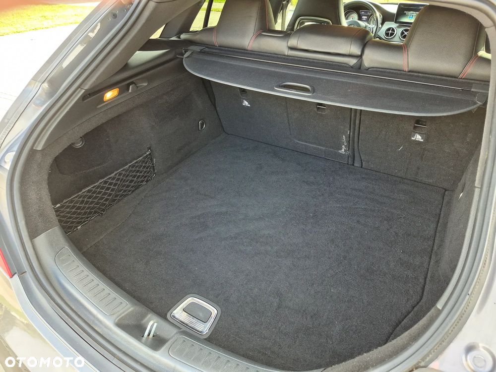 Mercedes-Benz CLA 250 4Matic 7G-DCT AMG Line - 34