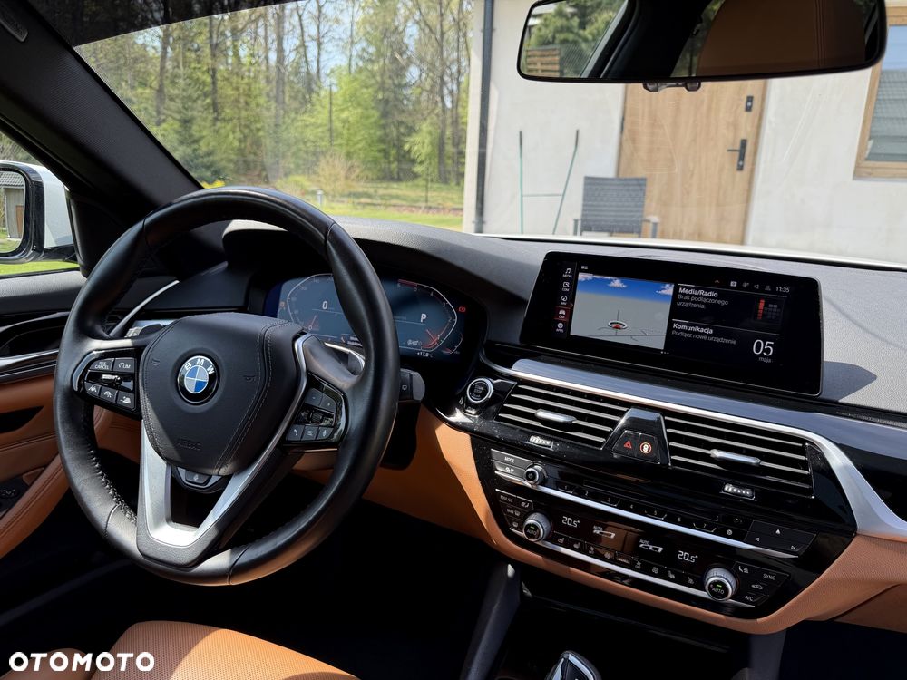 BMW Seria 5 520d Sport Line - 37