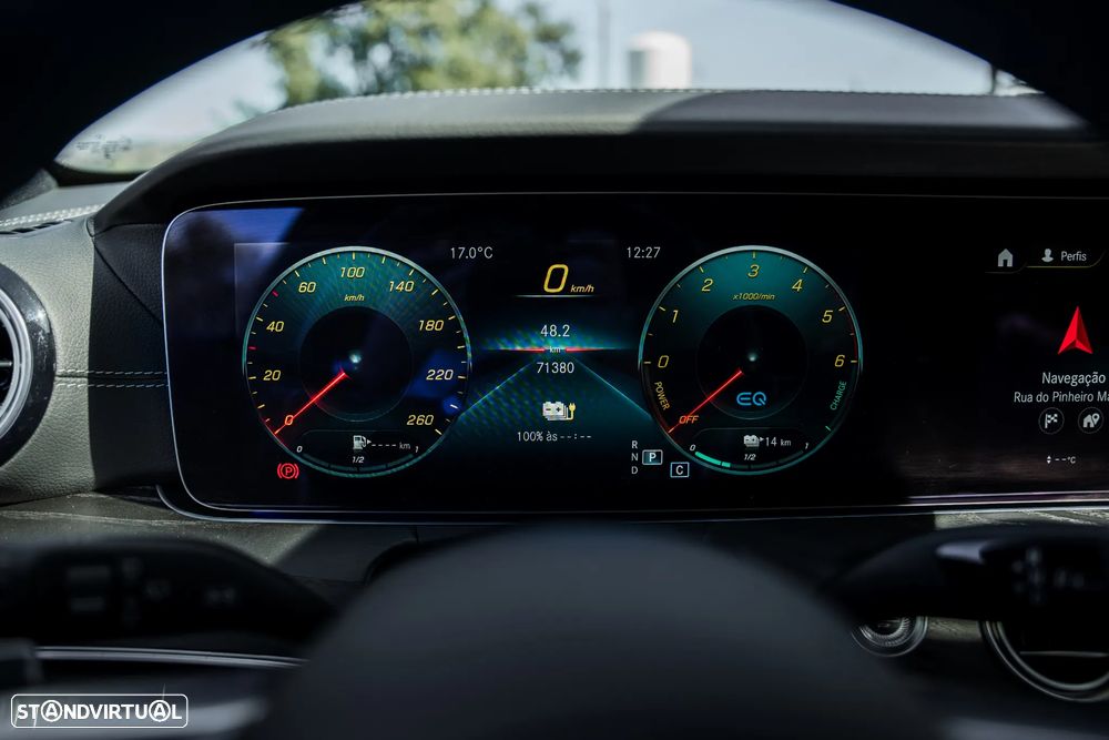 Mercedes-Benz E 300 de 4Matic 9G-TRONIC AMG Line - 35