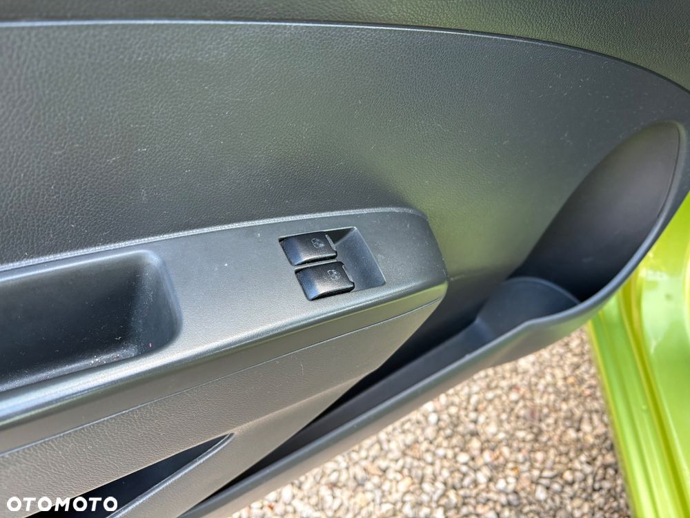 Chevrolet Spark 1.0 LS+ - 22