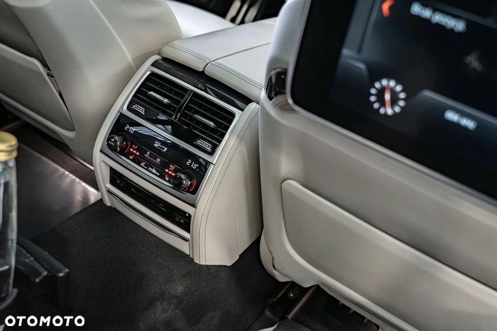 BMW Seria 7 M760Li xDrive - 36