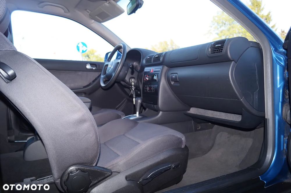 Audi A3 3-drzwiowe 1.6 Ambition - 26