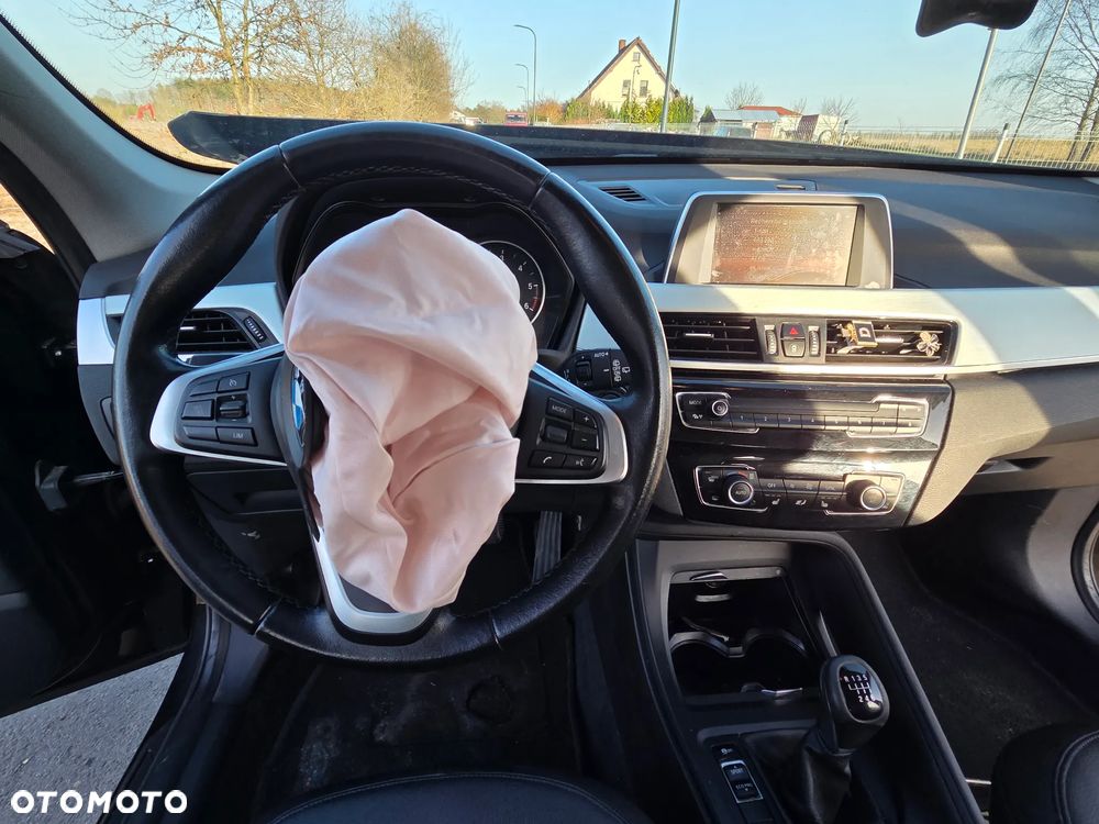 BMW X1 sDrive16d Sport Line - 26