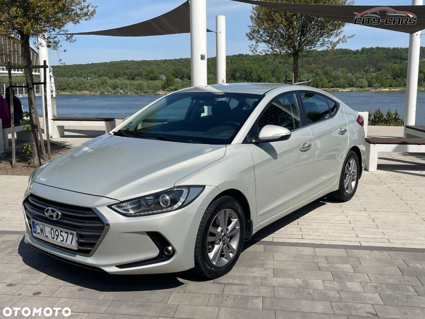 Hyundai Elantra - 2