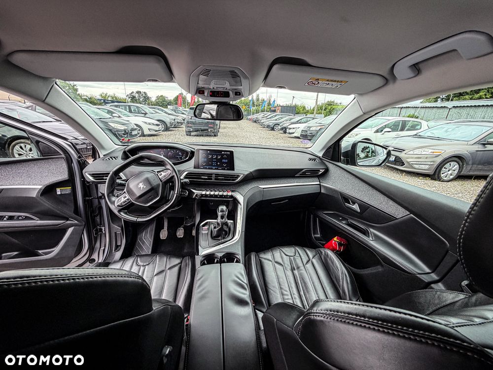 Peugeot 5008 1.2 PureTech Allure S&S - 26
