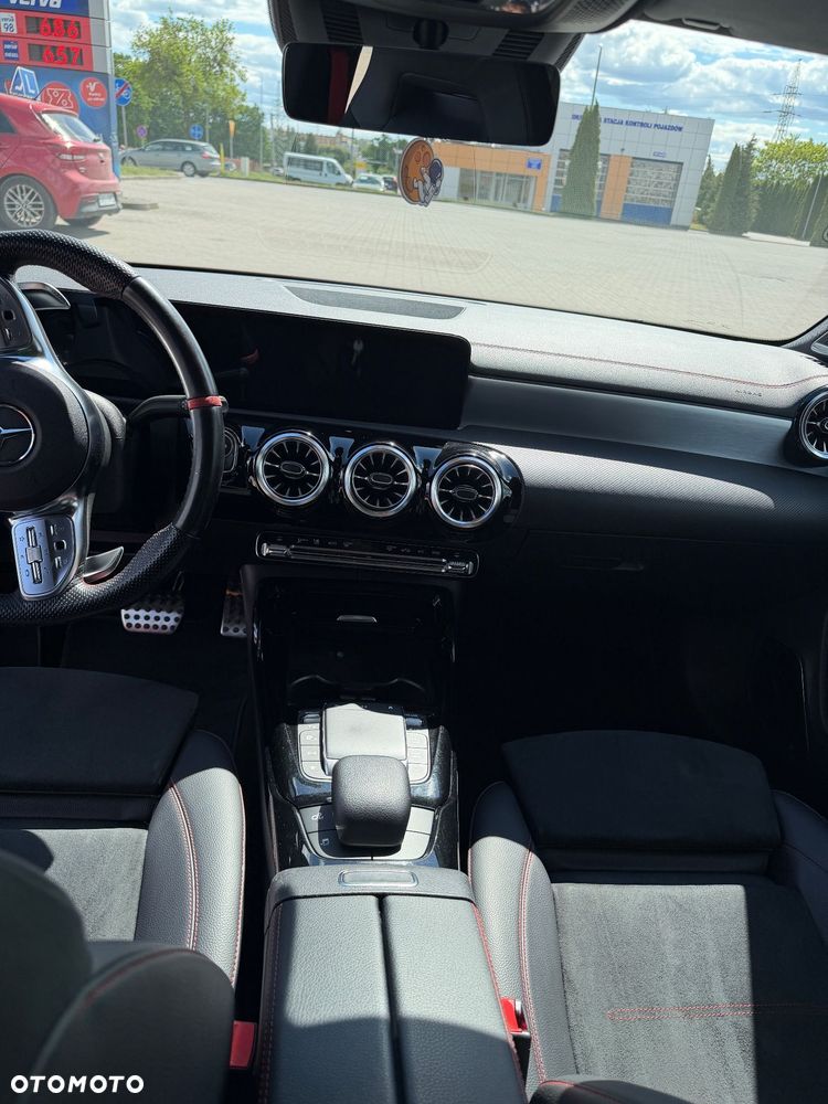 Mercedes-Benz CLA - 24