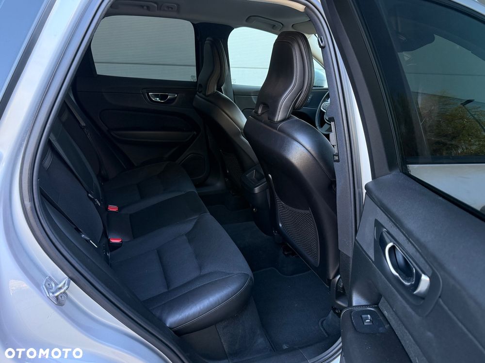 Volvo XC 60 B4 D Geartronic Momentum Pro - 9