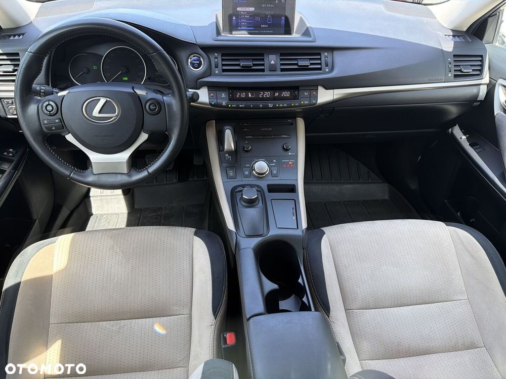 Lexus CT - 12