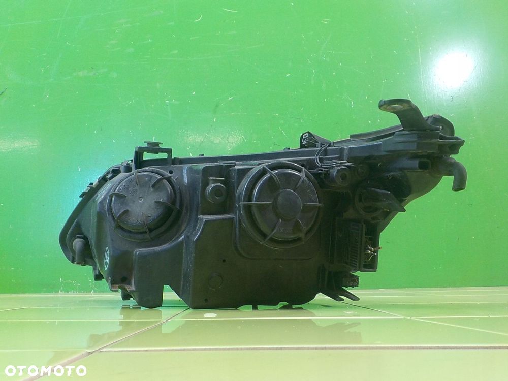 BMW E60 M-PAKIET 2.0 D 06r SEDAN 4D lampa prawa przod - 4