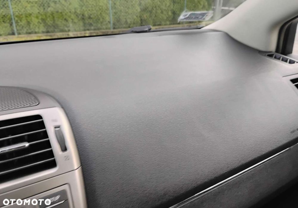 Toyota Avensis - 17