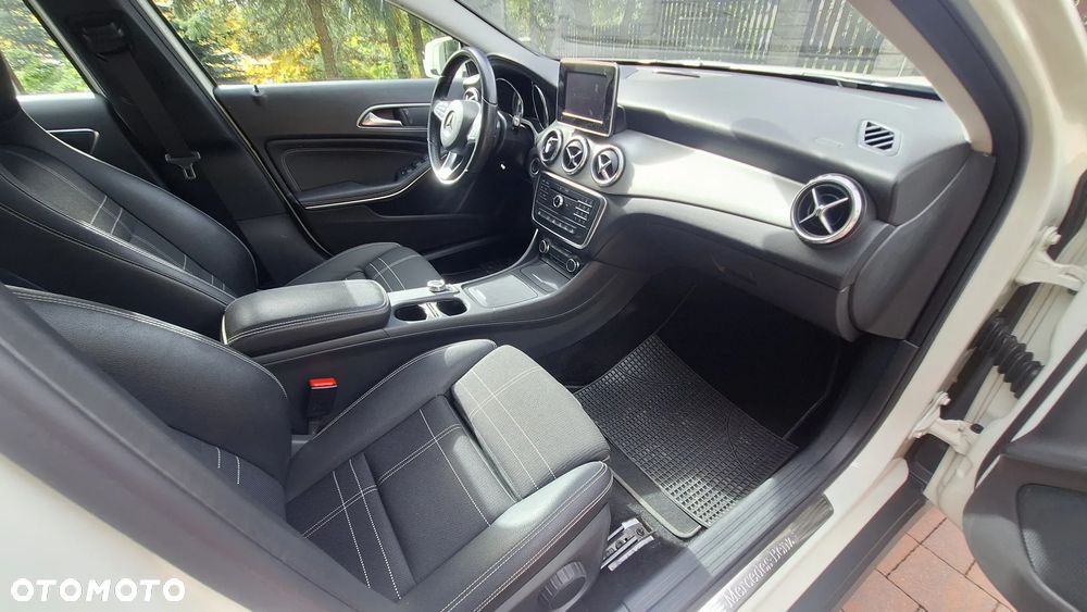Mercedes-Benz GLA 250 4Matic 7G-DCT AMG Line - 19