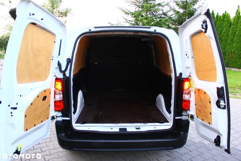 Peugeot PARTNER 1.5HDI 130KM AUTOMAT 8 BIEGÓW LONG DŁUGI 3 OSOBOWY PERFEKT AUTO NAVIGACJA KAMERY,ASYSTENTY,VF23% - 39