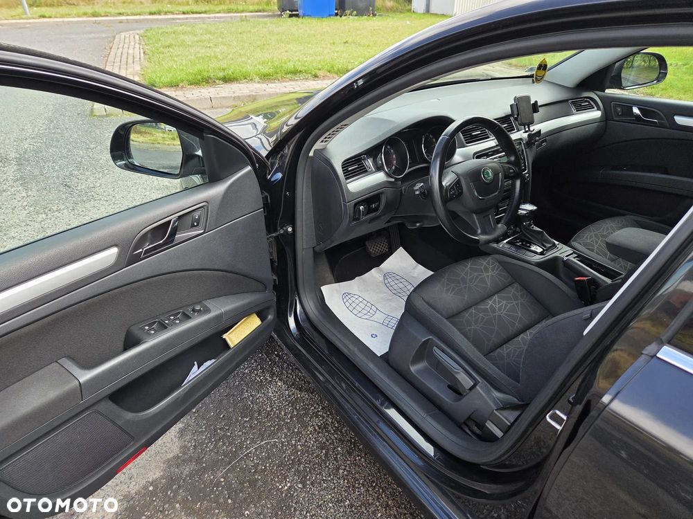 Skoda Superb 2.0 TDI Family DSG - 13