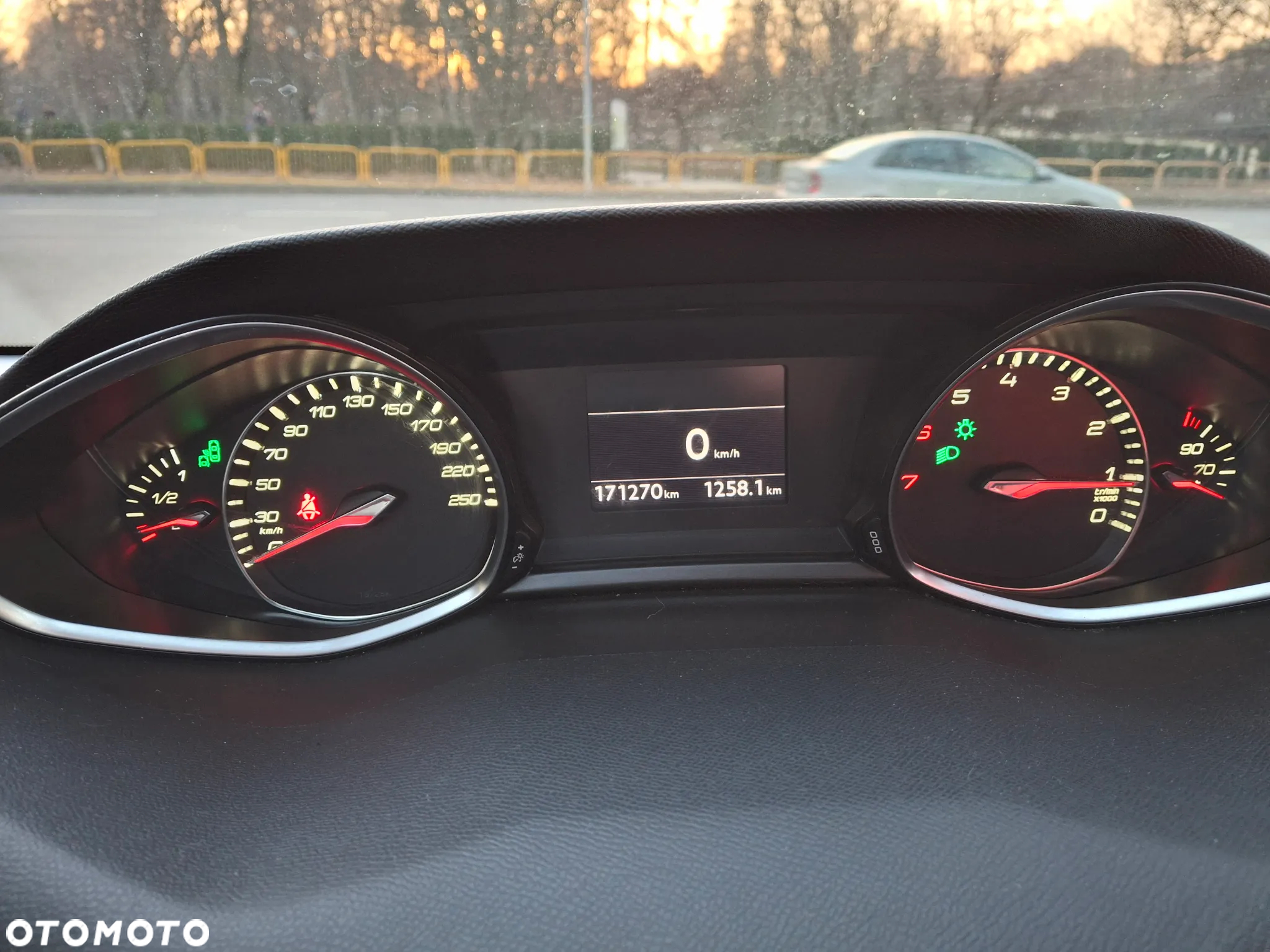 Peugeot 308 1.2 PureTech Allure S&S - 17