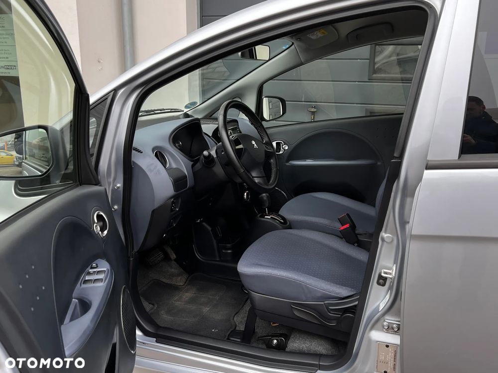 Peugeot iOn Active - 10