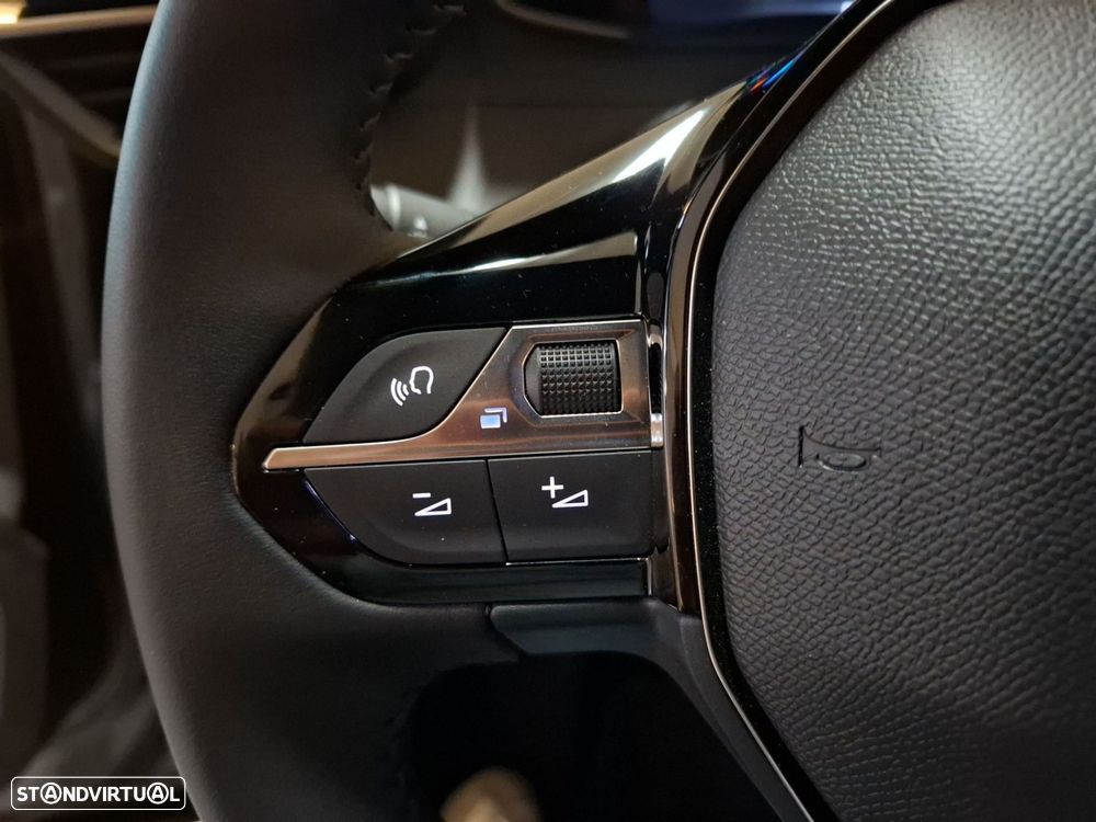 Peugeot e-2008 54 kWh Allure — fotografia 15