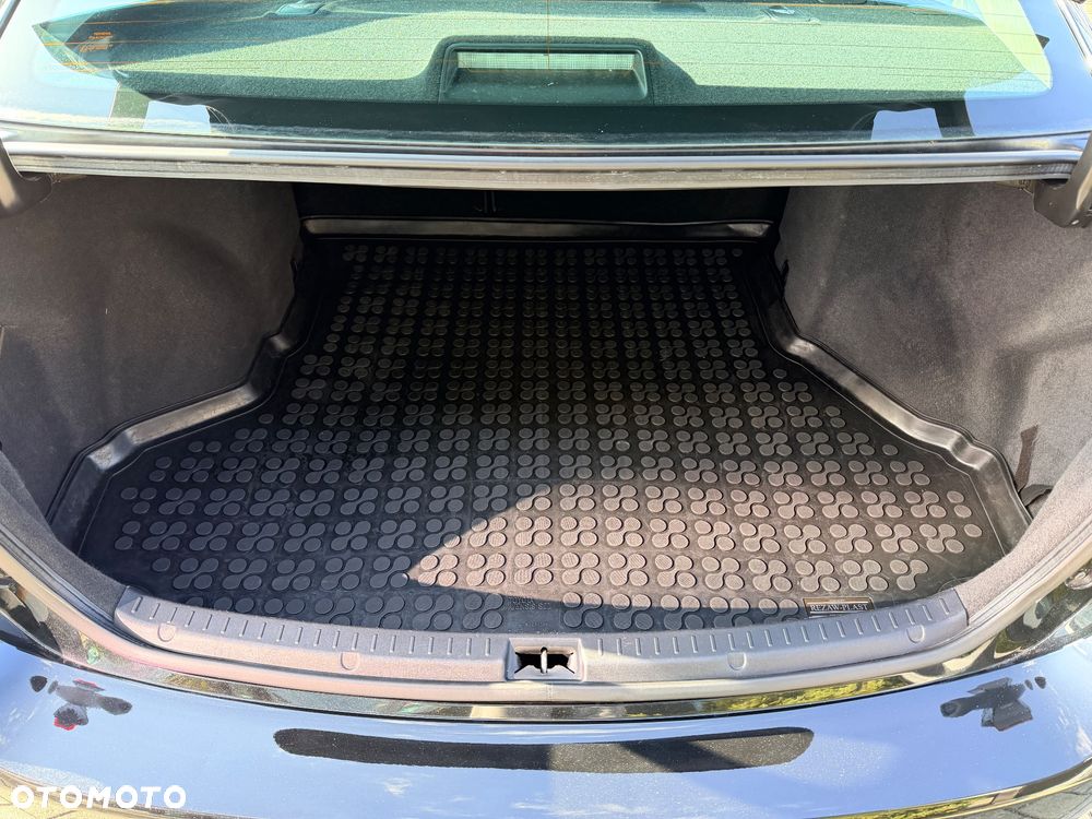 Toyota Avensis 1.6 Active - 15