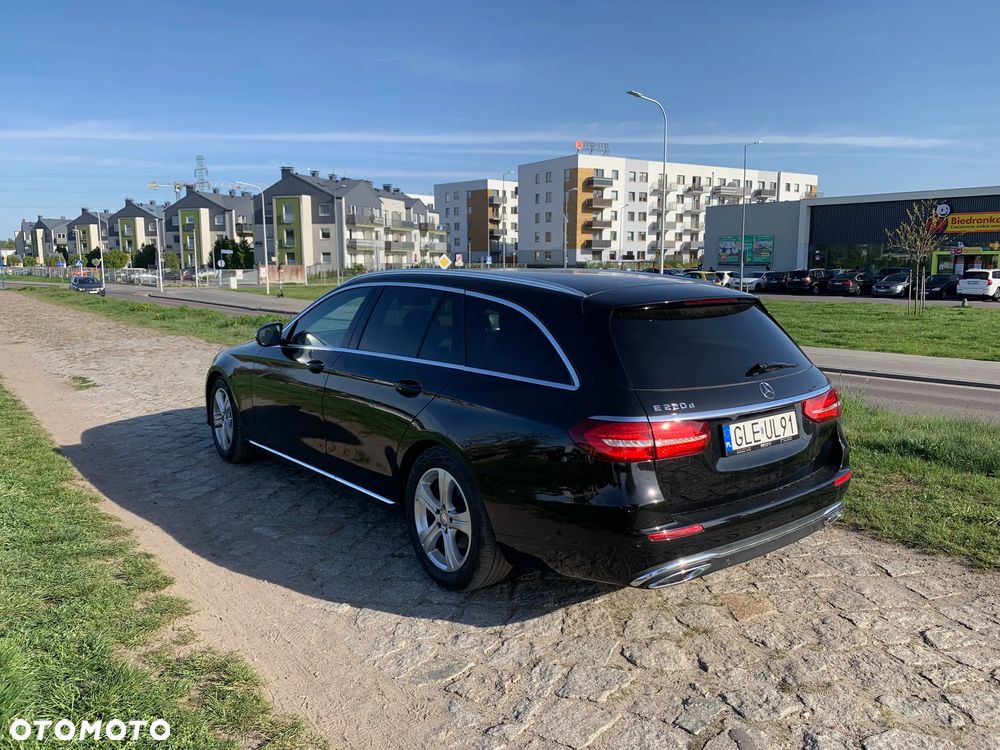 Mercedes-Benz Klasa E 220 d T 9G-TRONIC Exclusive - 4
