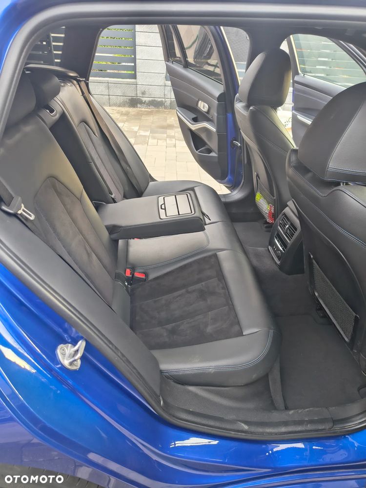 BMW Seria 3 320d xDrive M Sport Shadow - 26