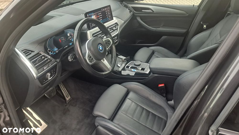 BMW iX3 - 10