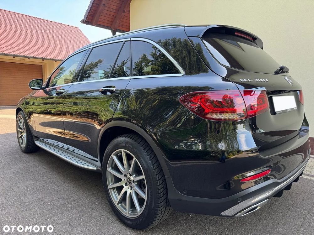 Mercedes-Benz GLC 300 d 4Matic 9G-TRONIC AMG Line - 3