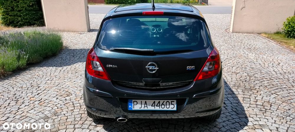 Opel Corsa 1.2 16V Cosmo - 4