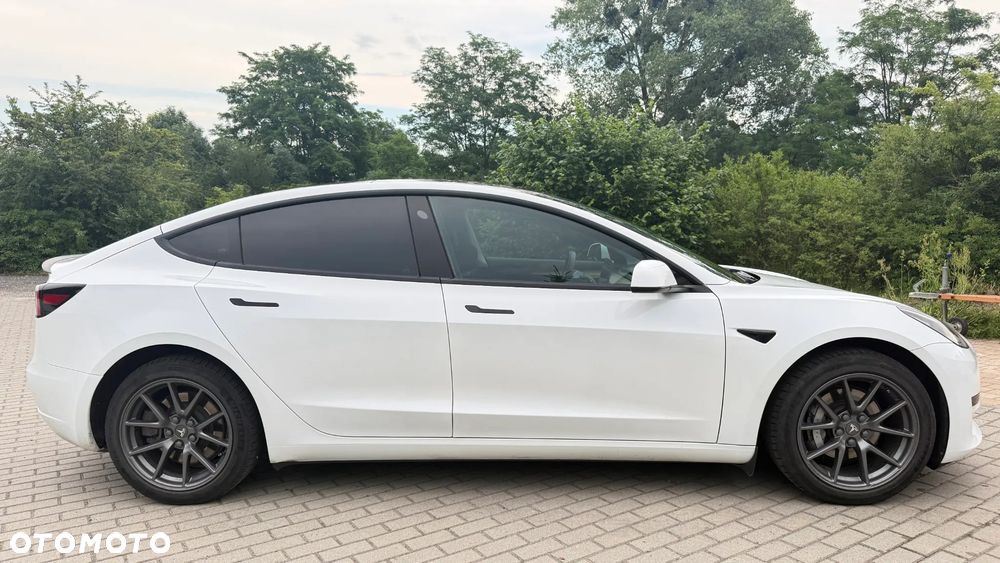 Tesla Model 3 - 3