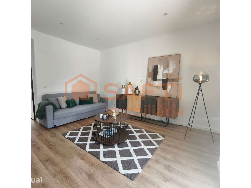 Apartamento T3 com varanda aberta, remodelado e mobilado, em Lisboa - Grande imagem: 4/18